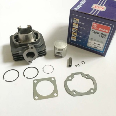 Suzuki ad 100